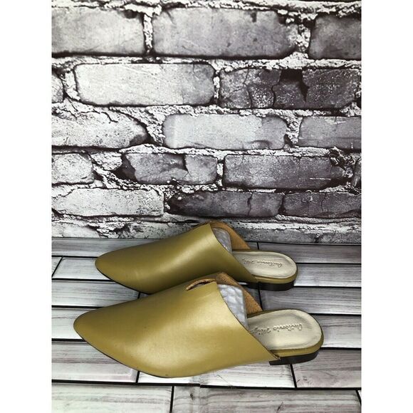 Antonio Miguel Mango Green Leather Center Cut Mules Flats Women Sz 5M US/35EU - Picture 1 of 16